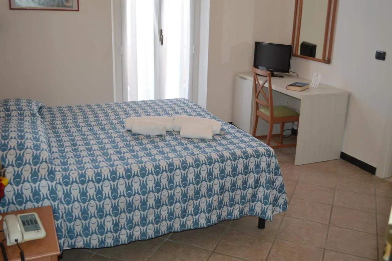Hotel Delle Rose Bonassola 3*,  Italy